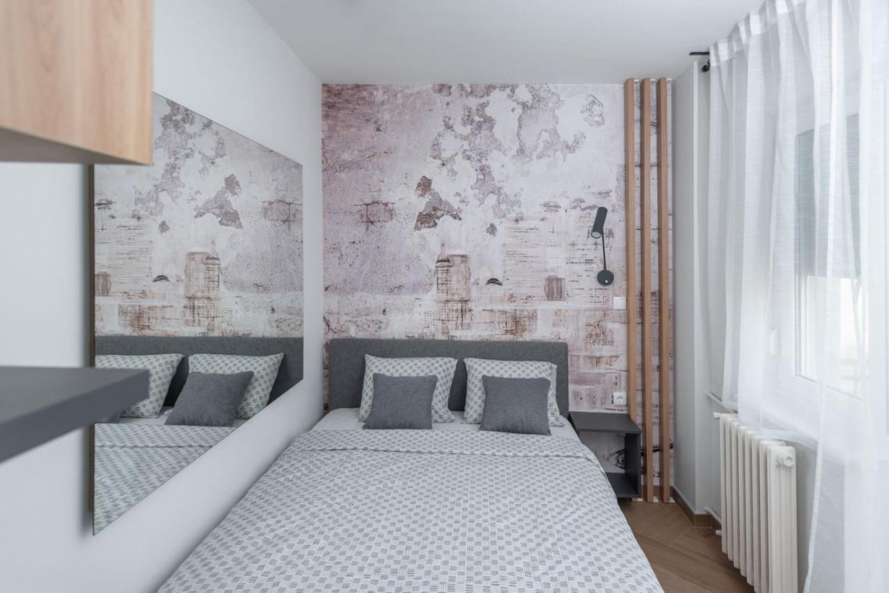 Republic Square Apartment - With Garage Novi Sad Ngoại thất bức ảnh