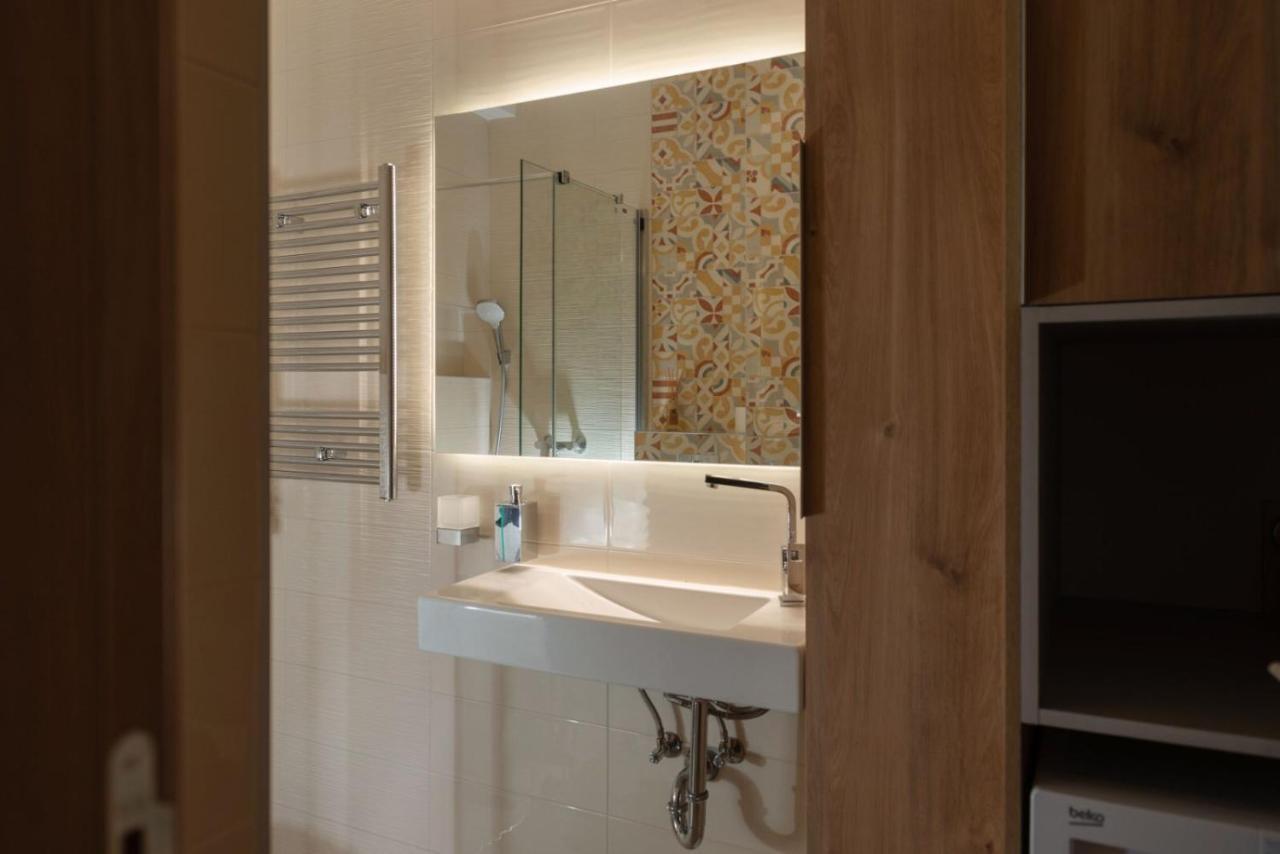Republic Square Apartment - With Garage Novi Sad Ngoại thất bức ảnh