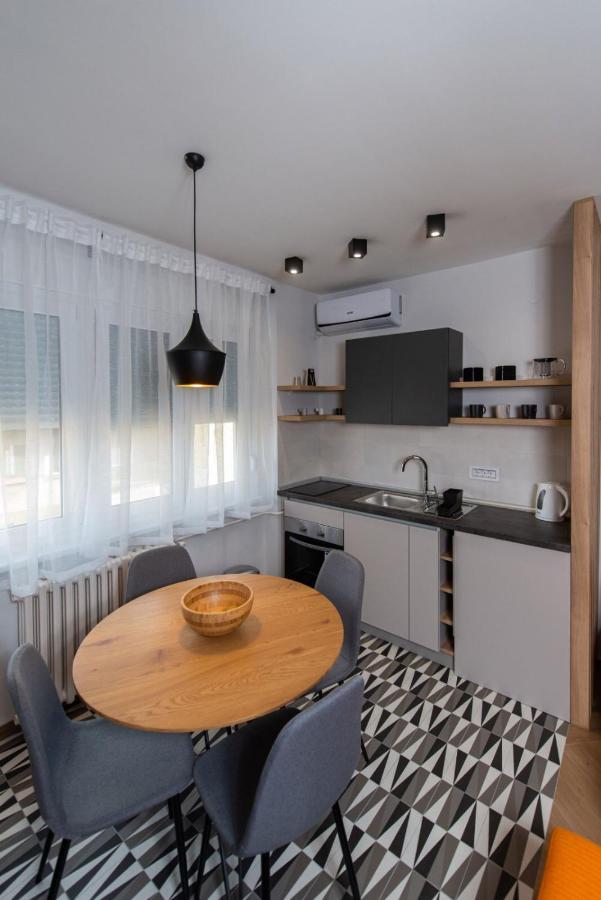Republic Square Apartment - With Garage Novi Sad Ngoại thất bức ảnh