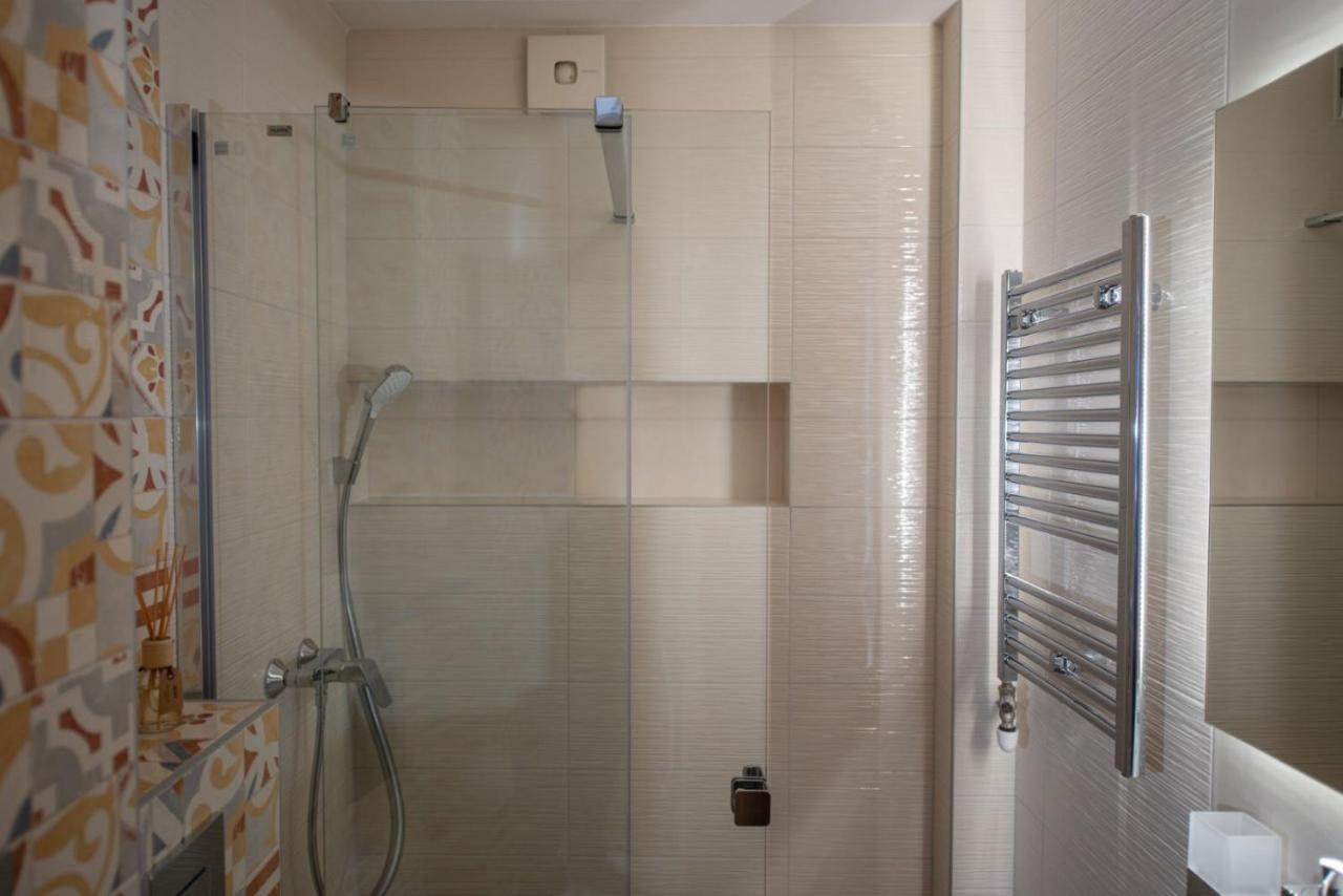 Republic Square Apartment - With Garage Novi Sad Ngoại thất bức ảnh